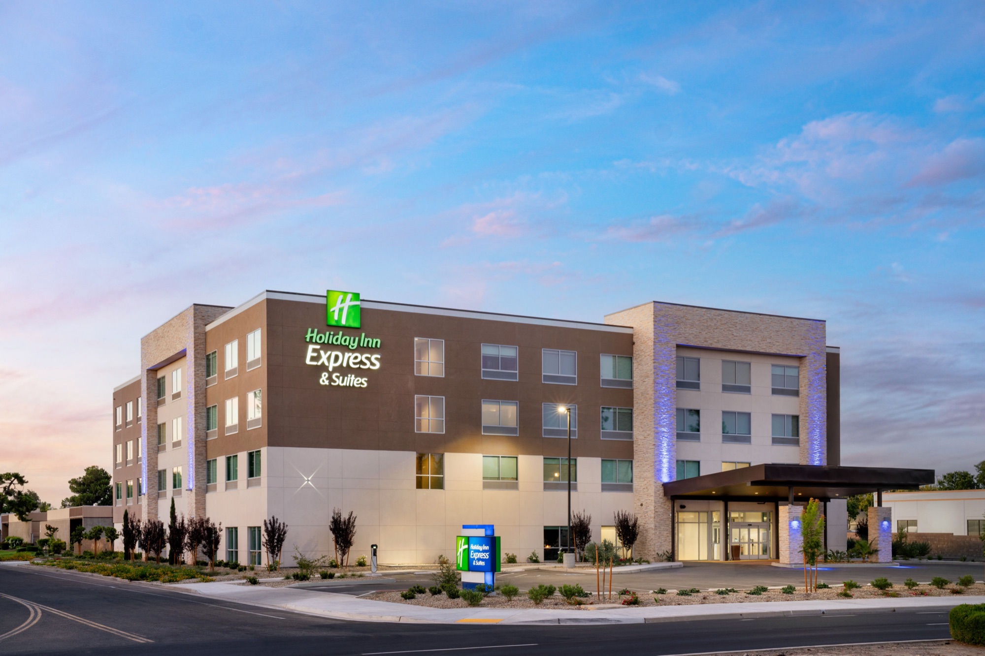 Holiday Inn Express & Suites Fresno Airport