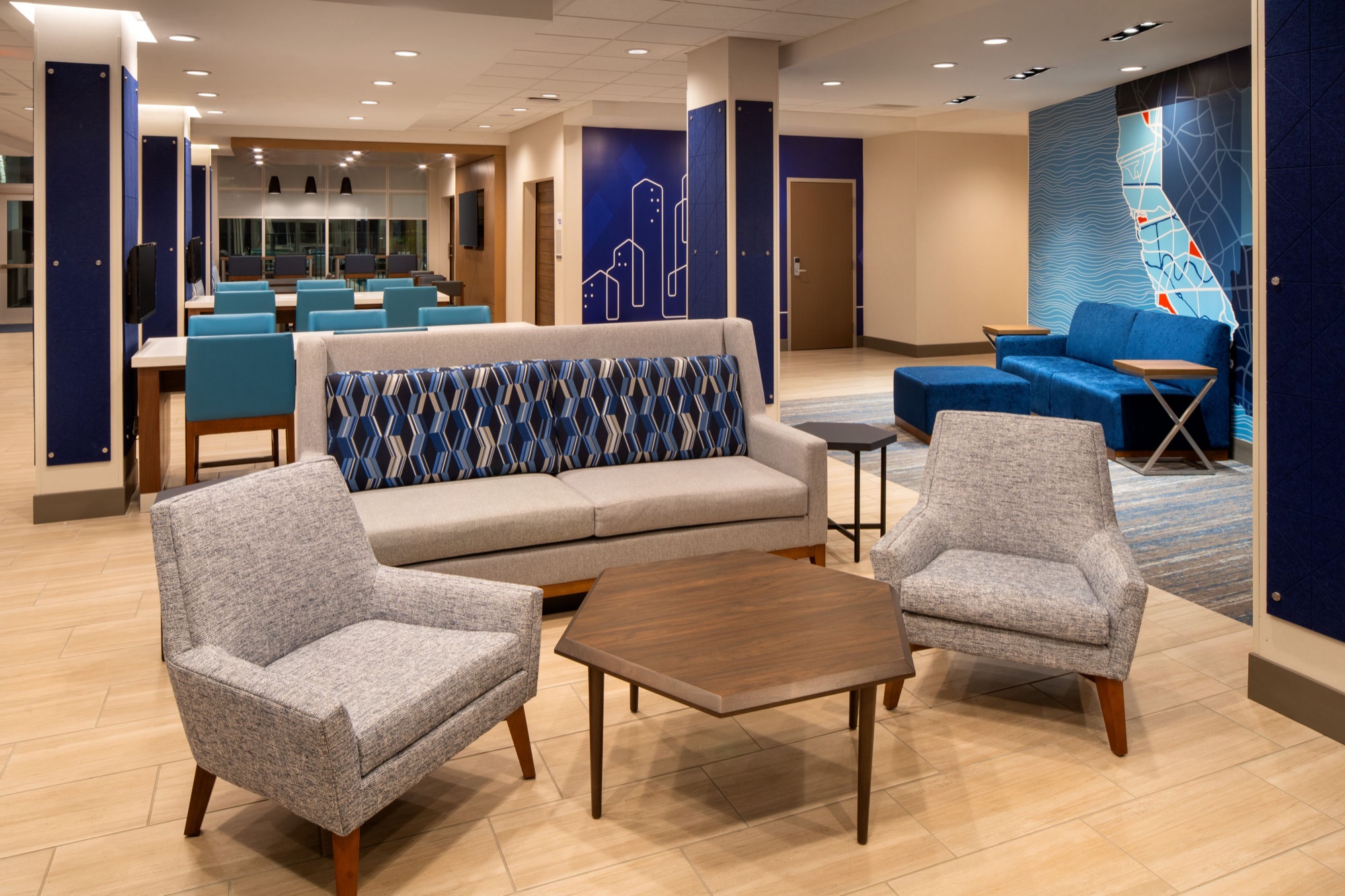 Holiday Inn Express & Suites Fresno Airport, Fresno, CA — photo 2