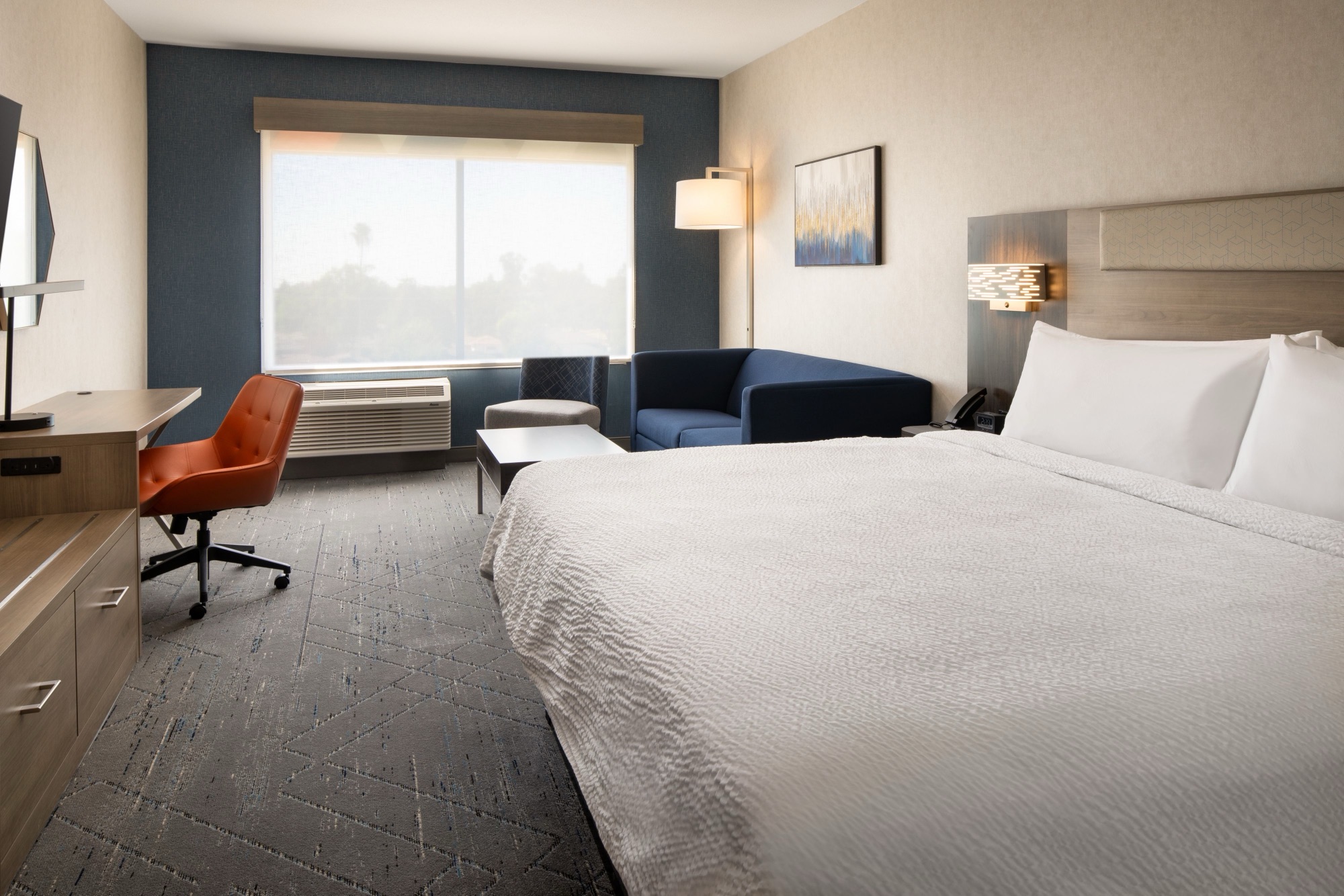 Holiday Inn Express & Suites Fresno Airport, Fresno, CA — photo 4